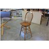 Image 2 : OAK SPINNING BAR STOOL