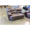 Image 3 : 3 PIECE LEATHER SOFA SET WITH OTTOMAN