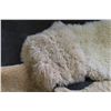 Image 2 : 3 SHEEP SKIN RUGS AND PILLOW