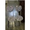 Image 2 : 2 FOLDING ZEBRA CHAIRS