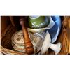 Image 2 : WICKER BASKET OF PYREX