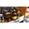 Image 1 : BOX OF BRASS WARE