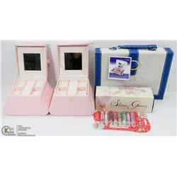FLAT WITH JEWELRY BOXES - PERFUME AND MORE.