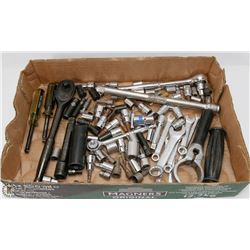 ESTATE FLAT OF SOCKETS AND WRENCHES