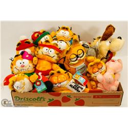FLAT OF VINTAGE GARFIELD AND FRIENDS STUFFIES