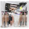 Image 1 : BAG OF ASSORTED MAKEUP AND PRESS ON NAILS