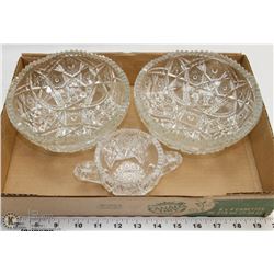 BOX OF GLASS AND CRYSTAL