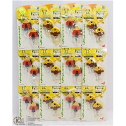 BUNDLE OF HOUSE SHAPED WALL HOOKS