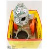 Image 1 : BOX WITH BIRDHOUSE PLANTER AND MORE