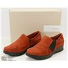 Image 1 : NEW CLARKS ARTISAN SUEDE SLIP
