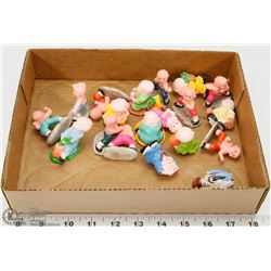 SET OF JAPANESE PORCELAIN FIGURES