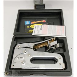 ARROW STAPLE GUN KIT IN CASE