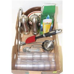 LOT OF HOUSEHOLD KITCHEN GOODS: HEINEKEN GLASS,