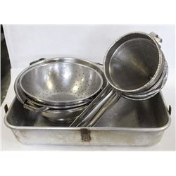 ROASTING PAN WITH COLANDERS/STRAINERS