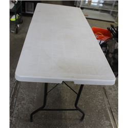 PLASTIC FOLDING/PORTABLE TABLE
