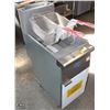 Image 2 : NEW ICB NATURAL GAS FRYER 3 TUBES