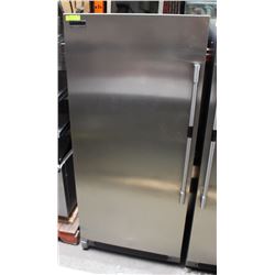 LARGE FRIGIDAIRE UPRIGHT FREEZER