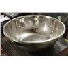 Image 1 : GROUP OF 22" STAINLESS STEEL WINCO MIXING BOWLS