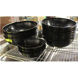 3 STACKS OF ASSORTED SIZE PLASTIC SALAD/FRUIT