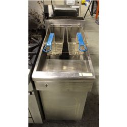 QUEST NATURAL GAS DEEP FRYER WITH 2 BASKETS