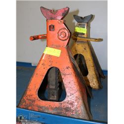 PAIR OF HEAVY DUTY JACKS. AUTO