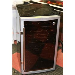 GE BLACK & STAINLESS STEEL WINE COOLER.