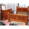 Image 1 : WOOD QUEEN SIZE BEDROOM SUITE INCLS DRESSER,