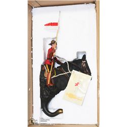 RCMP WALL HORSE HOOK (NATURE'S WINDOWS)