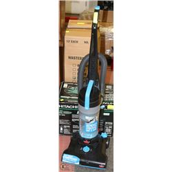 BISSELL LIGHT WEIGHT UPRIGHT VACUUM CLEANER