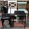 Image 1 : GROUP OF 4 ASSORTED BAR STOOLS