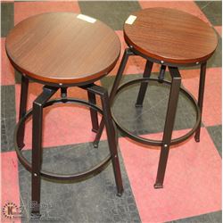 GROUP OF 2 SWIVEL BAR STOOLS