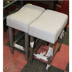 PAIR OF BAR STOOLS ON CHOICE: GREY FABRIC