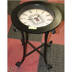 SMALL TABLE WITH WORKING CLOCK