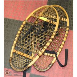 VINTAGE PAIR OF BEARCLAW STYLE SNOWSHOES