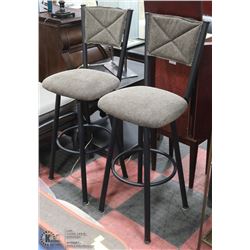 PAIR OF METAL AND FABRIC BAR STOOLS. FURNITURE