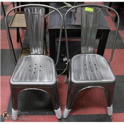 PAIR OF METAL SIDECHAIRS. FURNITURE