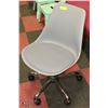 Image 1 : GREY SWIVEL/ADJUSTABLE OFFICE CHAIR