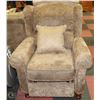 Image 1 : FABRIC RECLINING SOFA CHAIR
