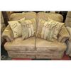 Image 1 : BROWN MICROFIBRE LOVE SEAT WITH ACCENT CUSHIONS