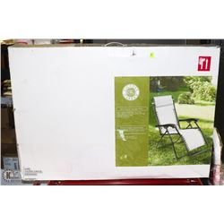NEW IN THE BOX ZERO GRAVITY LOUNGE CHAIR