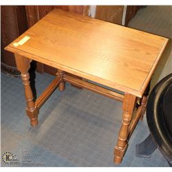 OAK SIDE TABLE