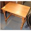 Image 1 : OAK SIDE TABLE