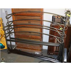 METAL QUEEN SIZE HEADBOARD,FOOTBOARD AND RAILS
