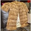 Image 1 : RENFREW MADE IN CALGARY FUR COAT