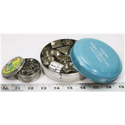 2 ESTATE MINI COOKIE CUTTER SETS IN ITS OWN