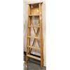 Image 1 : 6' WOOD LADDER