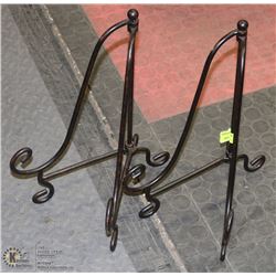 PAIR OF ART STANDS