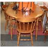 Image 1 : MAPLE KITCHEN TABLE WITH 2 LEAFS AND 4 CHAIRS.