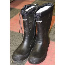 PAIR OF NEW BAFFIN SIZE 8 RUBBER STEEL TOE BOOTS