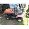 Image 1 : Husquvarna garden tractor 6 spd YT120